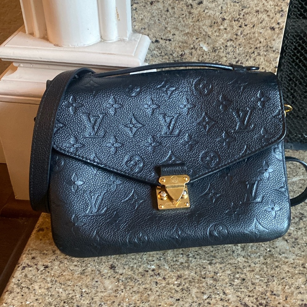 Louis Vuitton Black Pochette Métis